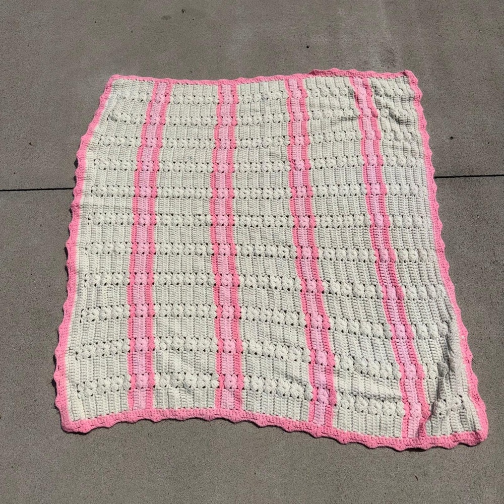 Vintage Handmade Crochet Baby Blanket Cream Pink Popcorn Stitch Scalloped Edge